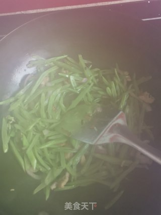 扁豆丝炒肉的做法步骤：5