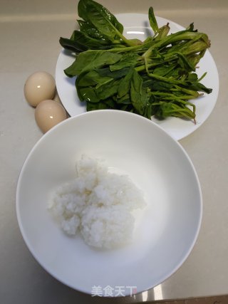 米饭菠菜鸡蛋饼的做法步骤：1