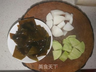 海带萝卜炖牛肉的做法步骤：1