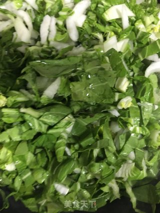 青菜炒饭的做法步骤：2