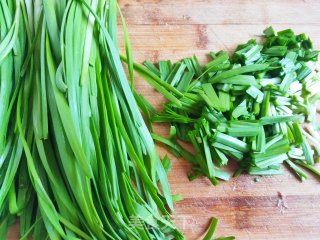 鸡蛋粉皮炒黄豆芽：简单快手的下饭菜的做法步骤：2