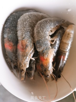 三汁焖锅的做法步骤：1