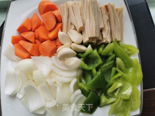 三汁焖锅的做法步骤：3