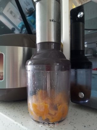 松软南瓜饼的做法步骤：2