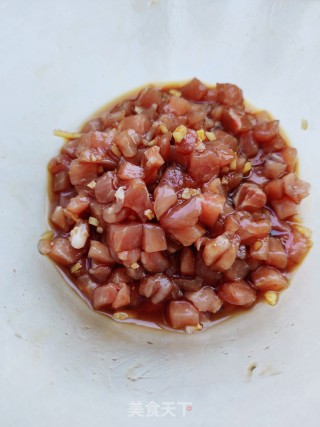 蘑菇韭菜猪肉水饺的做法步骤：3