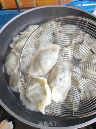 蘑菇韭菜猪肉水饺的做法步骤：12