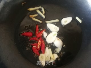胡萝卜芹菜炒笋干的做法步骤：3