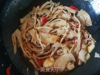 胡萝卜芹菜炒笋干的做法步骤：6
