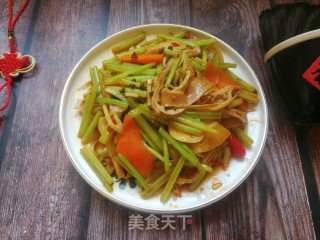 胡萝卜芹菜炒笋干的做法步骤：9