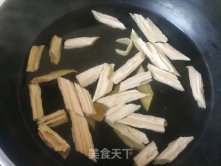 胡萝卜荷兰豆炒腐竹的做法步骤：4