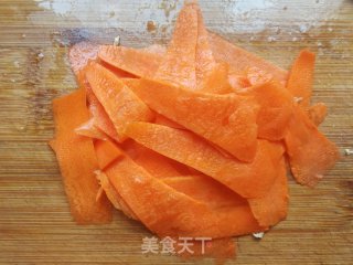 胡萝卜荷兰豆炒腐竹的做法步骤：5