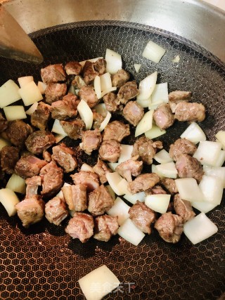 咖喱牛肉的做法步骤：4