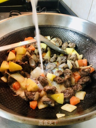 咖喱牛肉的做法步骤：7