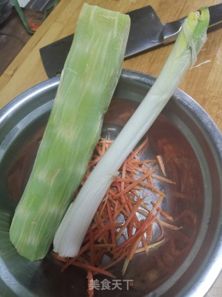 家常菜之——凉拌笋丝的做法步骤：1