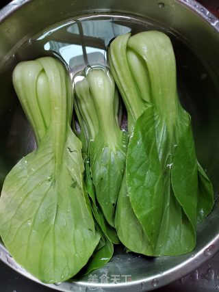虾皮炒菜梗的做法步骤：1