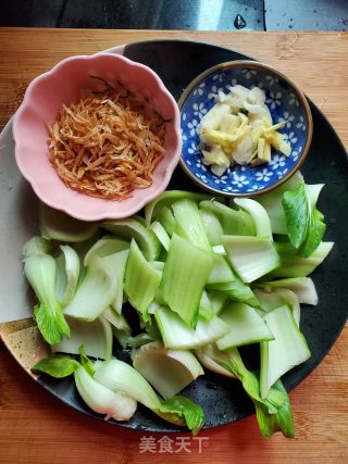 虾皮炒菜梗的做法步骤：4