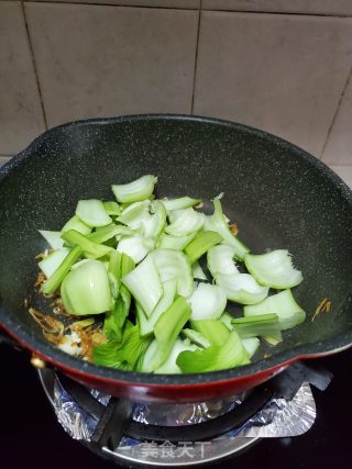 虾皮炒菜梗的做法步骤：6