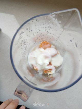 砂糖橘香蕉奶昔的做法步骤：3