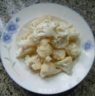 蟹味菇油豆腐花菜的做法步骤：1