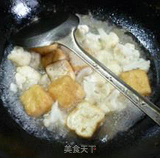 蟹味菇油豆腐花菜的做法步骤：6