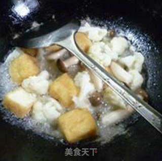 蟹味菇油豆腐花菜的做法步骤：7