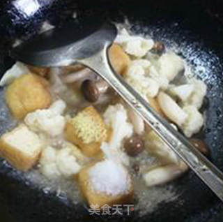 蟹味菇油豆腐花菜的做法步骤：8