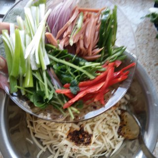 双椒火腿拌千张的做法步骤：3