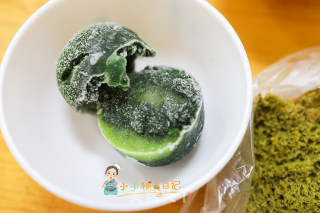 菠菜吐司的做法步骤：1