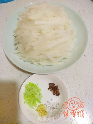 椒香素萝卜丝的做法步骤：1
