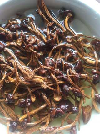茶树菇扇骨汤的做法步骤：1