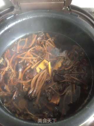 茶树菇扇骨汤的做法步骤：4