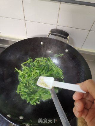 清炒茼蒿菜的做法步骤：9