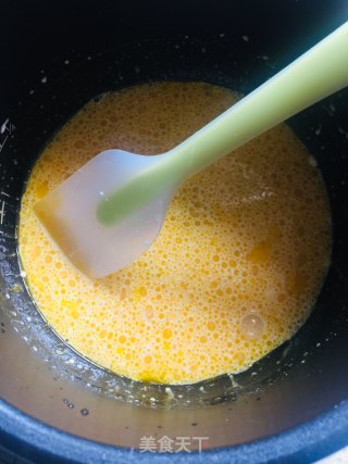 电饭煲版戚风蛋糕的做法步骤：2