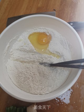 葱花饼的做法步骤：2