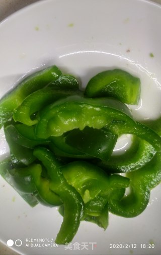 牛肉炒圆椒的做法步骤：3