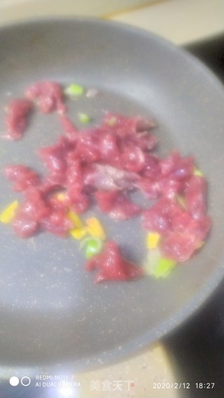 牛肉炒圆椒的做法步骤：5