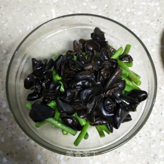 木耳炒豆角的做法步骤：5