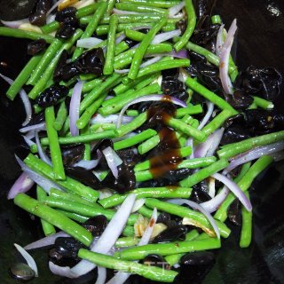 木耳炒豆角的做法步骤：9