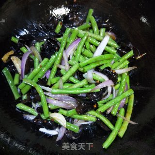 木耳炒豆角的做法步骤：10