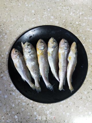 香焖小黄鱼的做法步骤：1