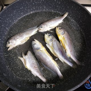 香焖小黄鱼的做法步骤：4