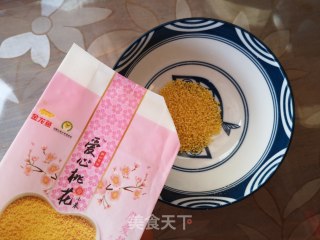 银耳小米羹的做法步骤：2