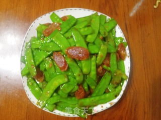 简单快手菜––腊肠炒荷兰豆的做法步骤：4