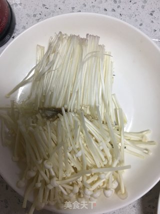 金针菇炒豆干的做法步骤：2