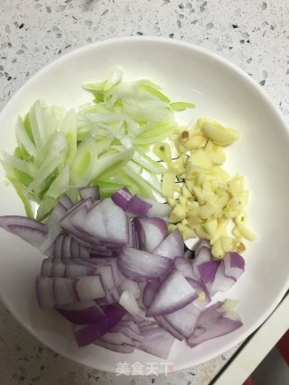 金针菇炒豆干的做法步骤：3