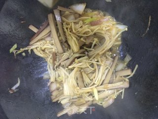 金针菇炒豆干的做法步骤：7
