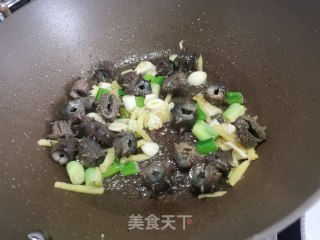 家常炒海参的做法步骤：7