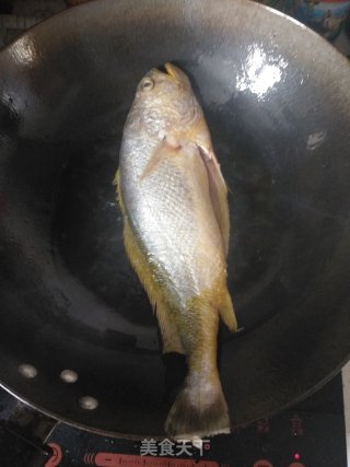 红烧黄花鱼的做法步骤：3