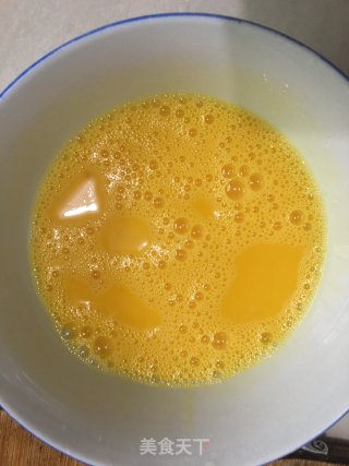 柴鸡蛋炒青椒胡萝卜的做法步骤：3