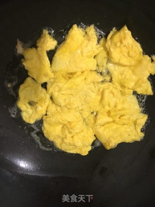 柴鸡蛋炒青椒胡萝卜的做法步骤：4